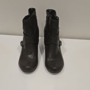 Kenneth Cole Reaction Black Ankle Booties
